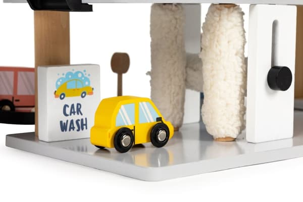 Suuri puinen autotalli, parkkipaikka hissillä, autot, helikopteri, ECOTOYS-autopesula
