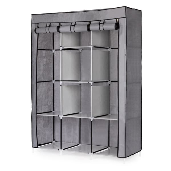 Tekstilgarderobe - en stor stofgarderobe med hylder til tøj og sko