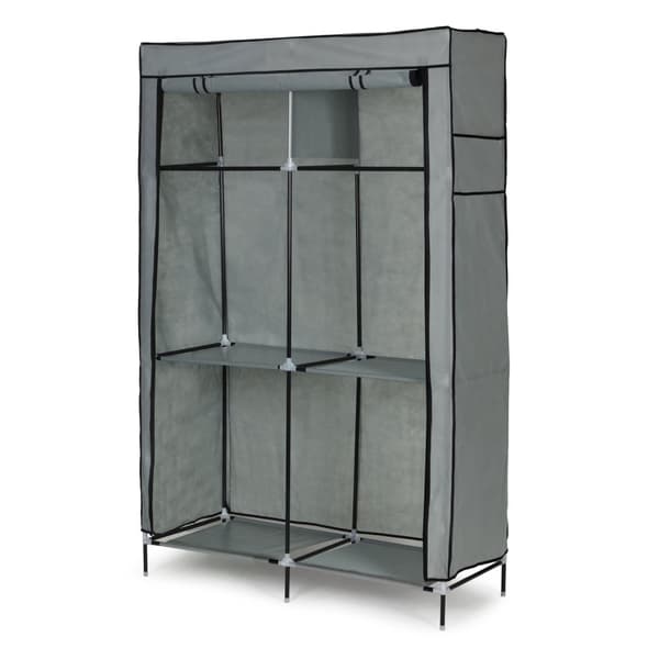 Tekstilgarderobe - en stor stofgarderobe med hylder til tøj og sko
