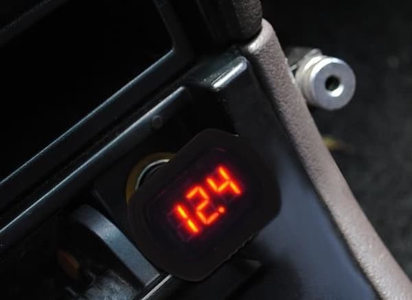 Volttimittari 12V