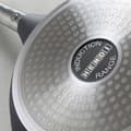 Miniatyrbillede 3 af 4: Profi Line induktionsstegepande lavet af støbt aluminium, titanium belagt. 240 mm - Hendi 629154