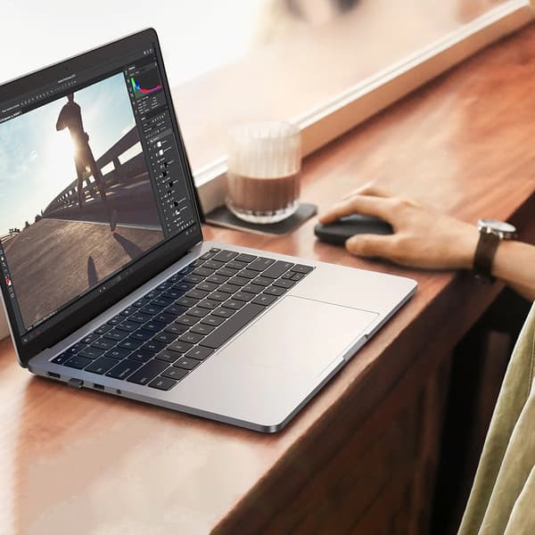 Behändig trådlös mus för en USB-dator, grön