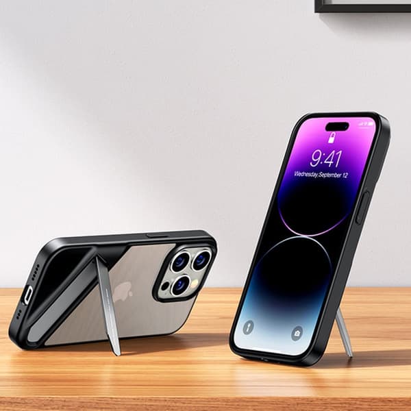 Stivt deksel med gelramme og innebygd stativ for iPhone 14 Pro svart