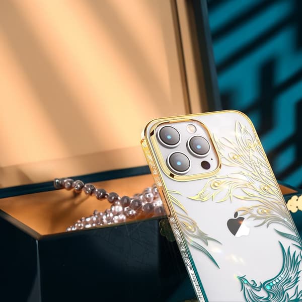 Luksuriøst iPhone 14 Plus cover med Phoenix Series krystaller, guld og blå