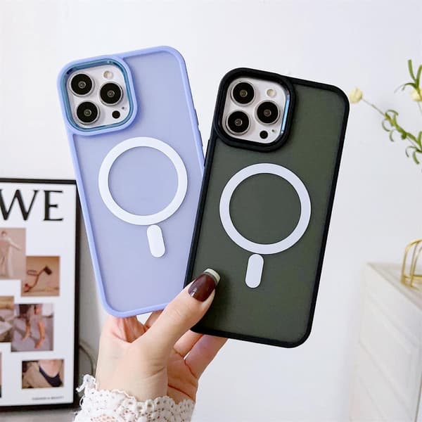 Magneettinen kotelo MagSafella iPhone 15:lle, violetit kaulanauhareiät
