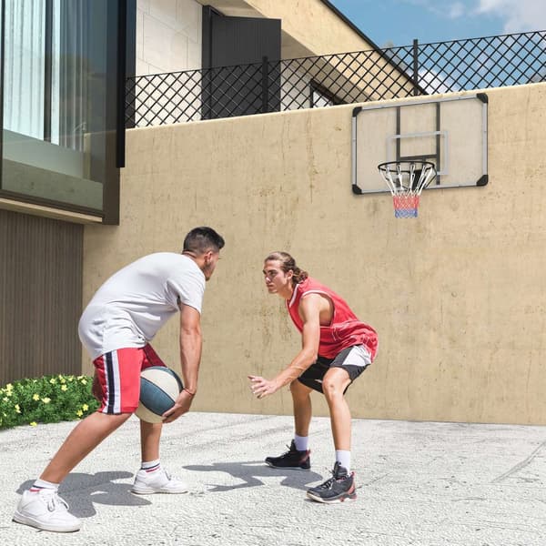 Veggmontert basketballkurv med basketballbrett og nett 113 x 61 x 73 cm laget av stål for utendørsaktiviteter i hvitt