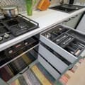 Pikkukuva 5 / 8: Ulos vedettävä ruokailuvälinetarjotin tummanharmaa
