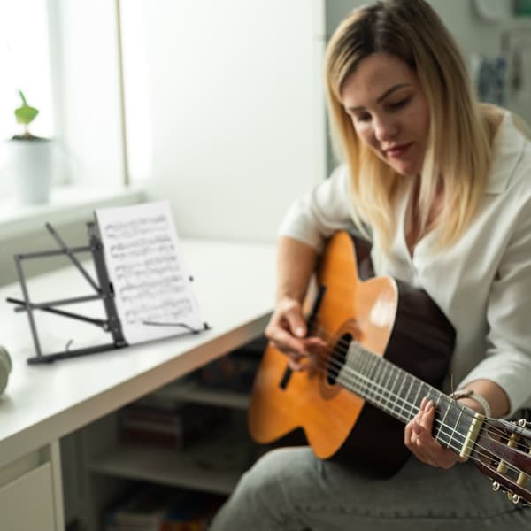 Taitettava musiikkiteline