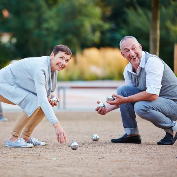 Bowlingspil med seks metalkugler