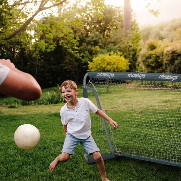 Fotballmål i grått