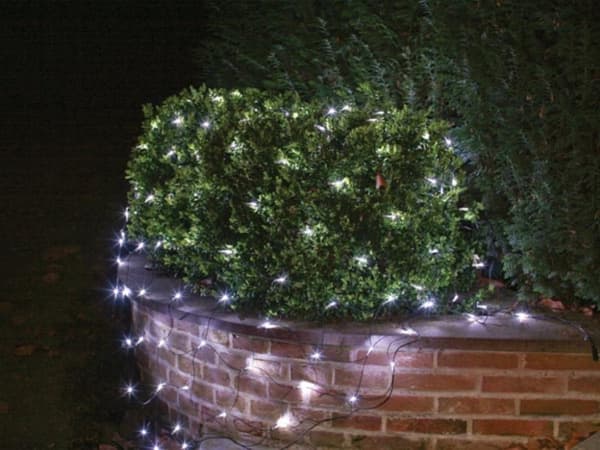 Netlight Led - 2 X 2 M - 144 vita lampor - Svart Tråd - 36 V