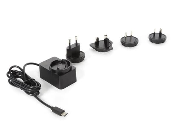 Universallader med Type C-kontakt - 5 Vdc - 3 A Med 4 reiseplugger - 15 W Maks.