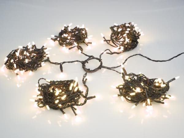 Speed ​​Light Led - Konstant - 140 varmhvite lamper - Grønn ledning - (For tre på 150 Cm)