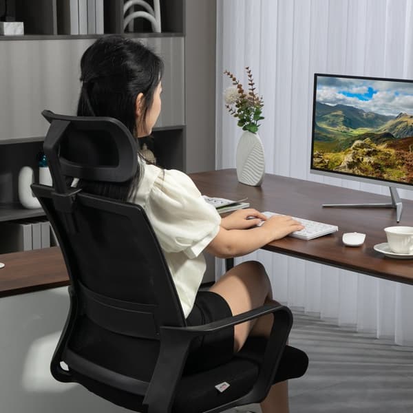 Toimistotuoli Ergonominen pöytätuoli käsinojalla, säädettävä niskatuki, korkeussäädettävä verkkotuoli keinutoiminnolla, musta