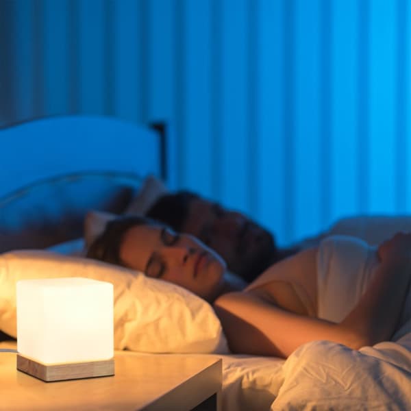Bordlampe i opalt glass