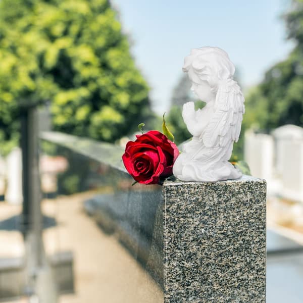 Graben ängel som ber