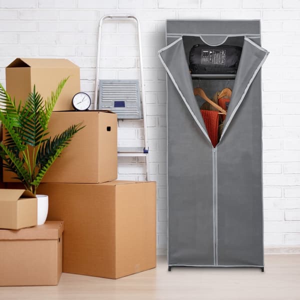 Stoffgarderobe med klesstang