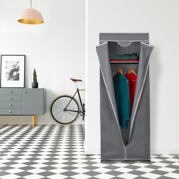 Stoffgarderobe med klesstang