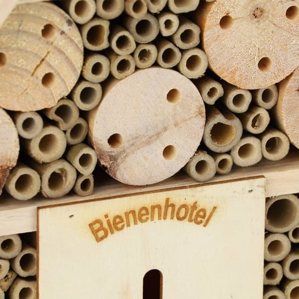 Insekthotel i træ