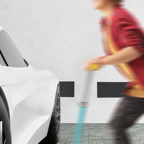 2x itseliimautuva suoja autotallin seinälle