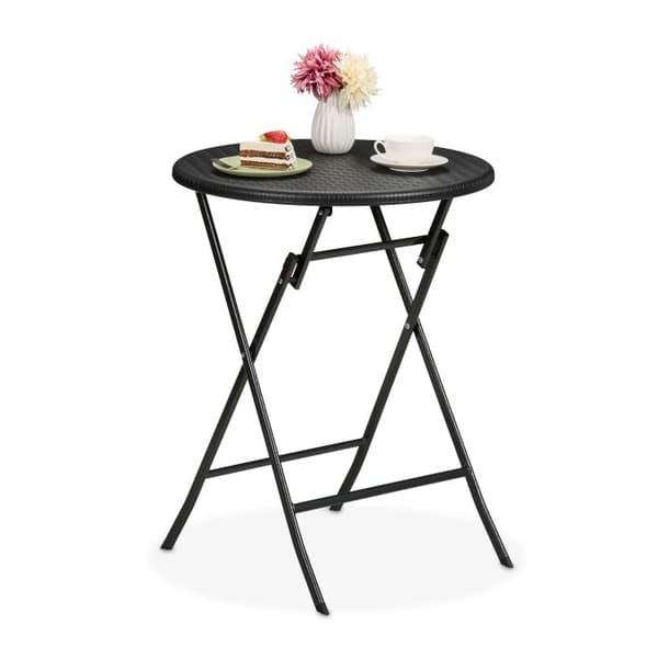 Rundt hagebord i rottinglook