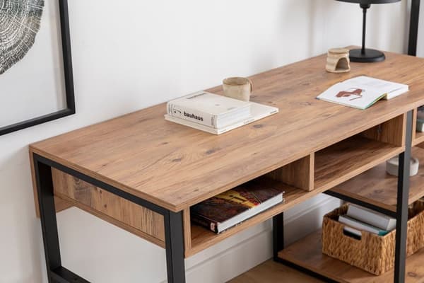 Studiebord Emro