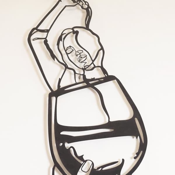 Dekorativt metallveggtilbehør Glass of Wine Girl Line Art- APT749 M