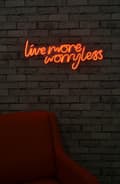 Miniatyrbilde 3 av 9: Dekorativ LED-belysning i plast Live More Worry Mindre - Rød