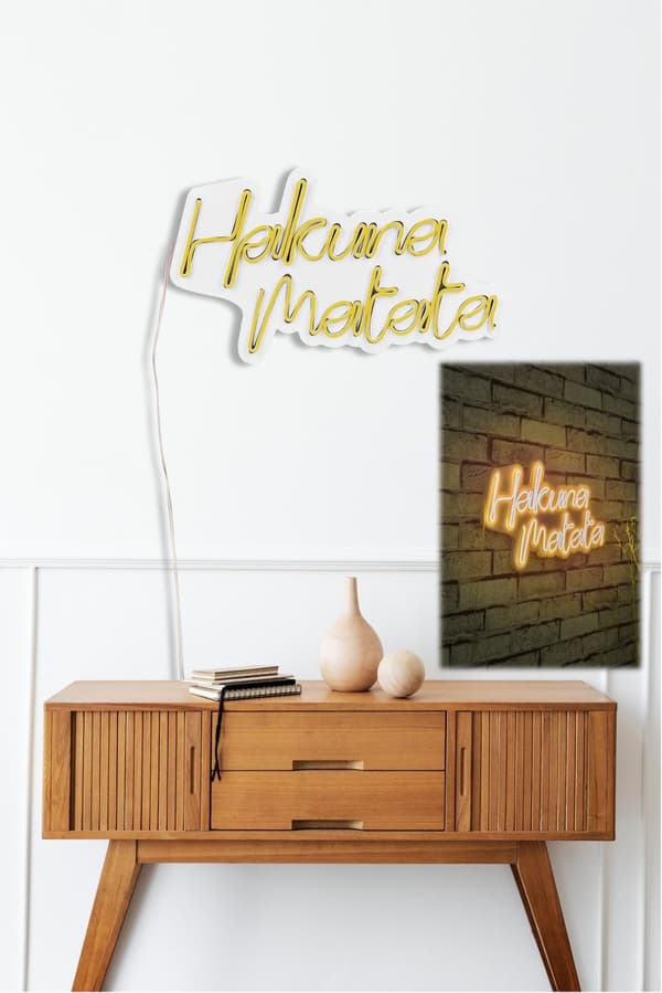Koristeellinen muovinen led-valaistus Hakuna Matata - keltainen