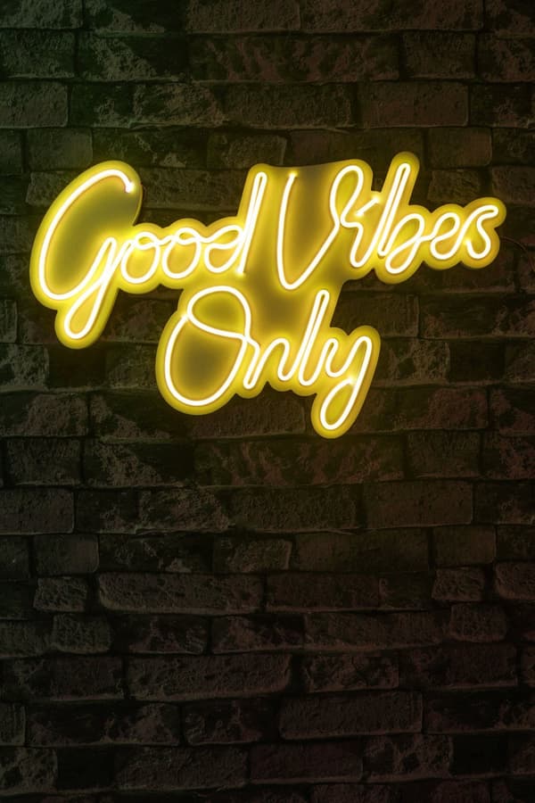 Koristeellinen muovinen led-valaistus Good Vibes Only 2 - keltainen