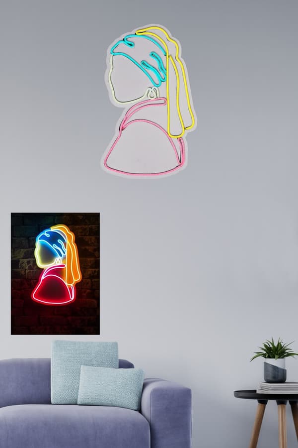 Dekorativ plast LED-belysning flicka med ett pärlörhänge Pinky - Flerfärgad