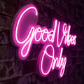 Miniatyrbillede 1 af 7: Dekorativ Plastic Led-belysning Good Vibes Only 2 - Pink