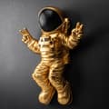 Pikkukuva 7 / 8: Koristeellinen seinätarvike Cosmonaut 5