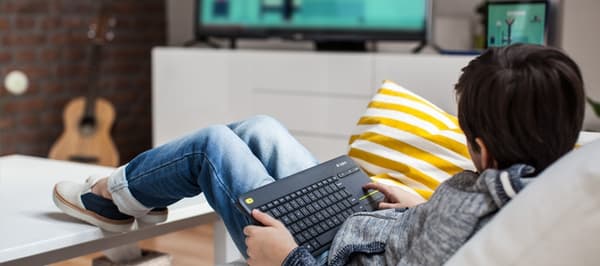 Logitech K400 Plus - tastatur med pegefelt, sort