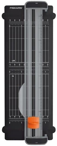 Fiskars A5 SureCut„¢ Titanium - papirskærer af genbrugsmateriale, 22 cm