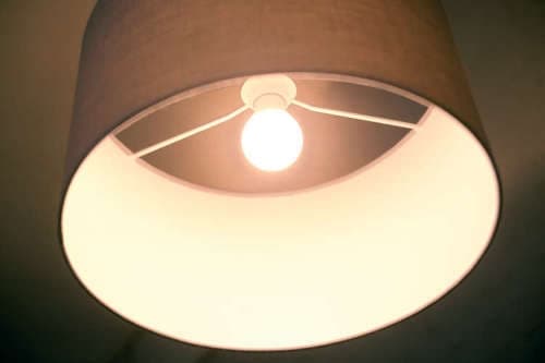 Philips SceneSwitch 806 lm LED smart lampe med indbygget dæmpningsfunktion, til E27 base