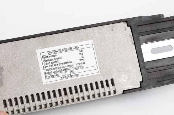 GZR Black Rambler batteridokkingstasjon og kontroller