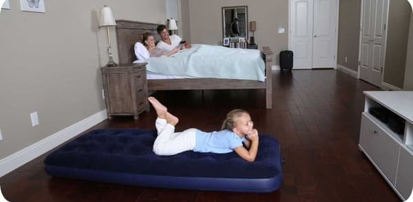 Oppustelig madras 185x76x22 cm med Bestway 67000 stempelpumpe