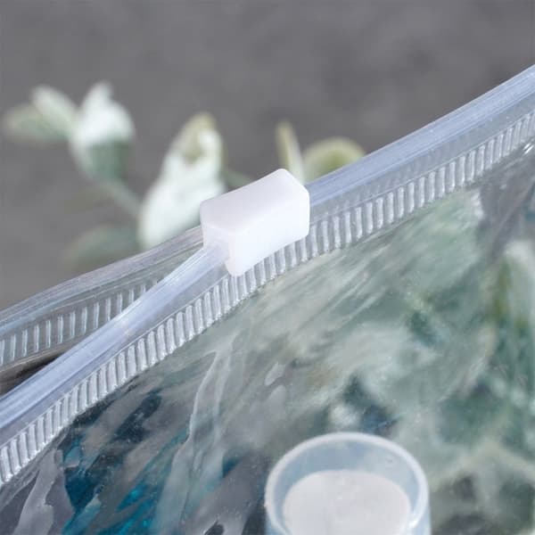 Flasker rejsebeholdere til kosmetik til flyet med en 5-delt kosmetiktaske