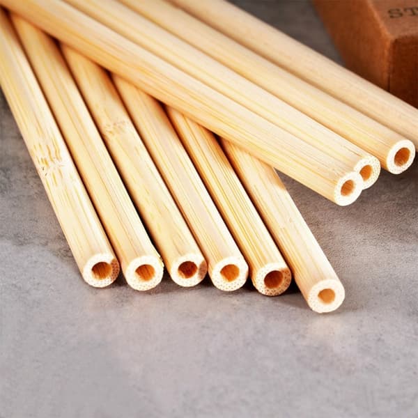 Uudelleen käytettävät bambu-juomapillit 20 cm 20 kpl.