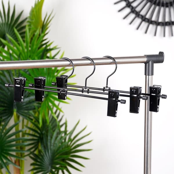 Sort metal buksebøjle med clips, 3 stk.