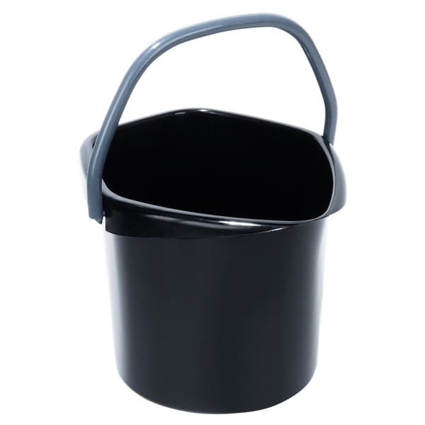 Musta muovinen ämpäri 5l