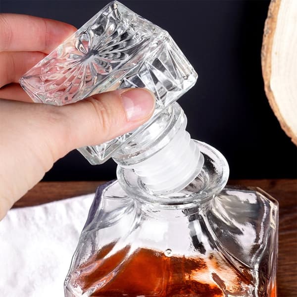 Karaffel og whiskyglass glass 900 ml + 4x300 ml 5 stk.