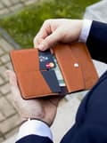 Miniatyrbillede 5 af 8: Tynd læder pung til mænd med møntpung SOLIER SW15 SLIM LYS BRUN