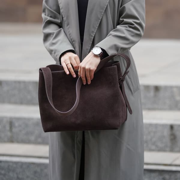 Skinn semsket mørk brun shopper bag med justerbar stropp Solier FL38 Sienna