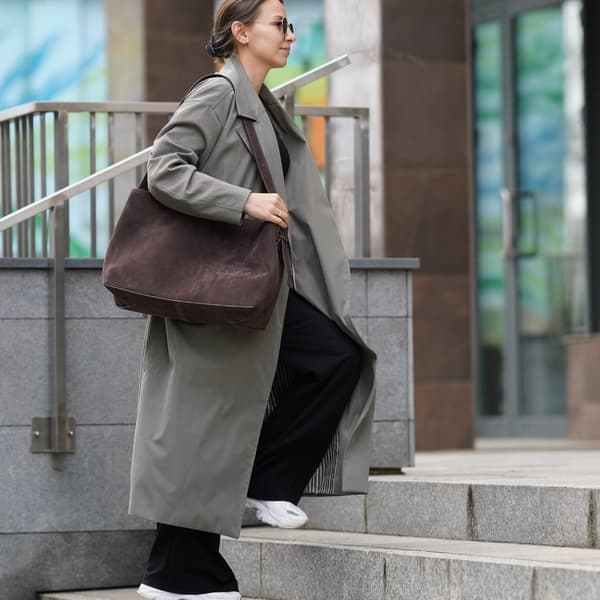 Suede Shopper Bag i skinn med spenne skulder Solier FL39 Maya Chocolate