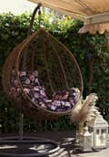 Miniatyrbild 1 av 9: Cocoon Hanging Swing Cushion - Svart med rosor