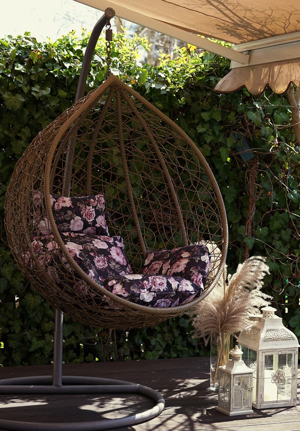 Cocoon Hanging Swing Cushion - Svart med rosor