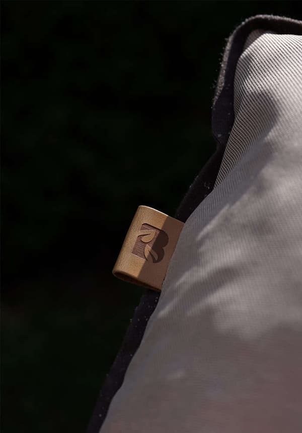 Tikattu tyyny puutarhan rantatuoliin beige