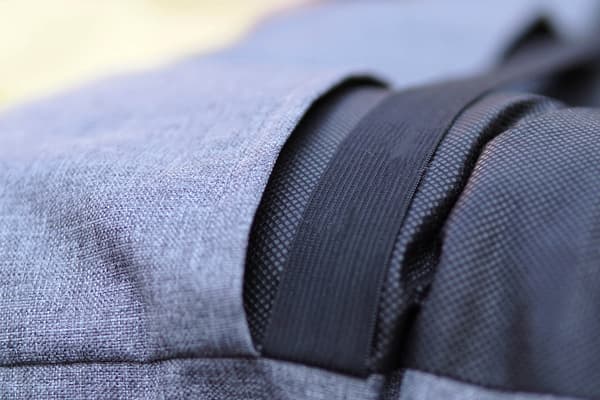 Tikattu tyyny puutarhan rantatuoliin vaaleanharmaa melange